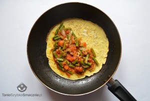 Omlet z fasolką szparagową i pomidorami Omlet z fasolką szparagową i pomidorami_04a