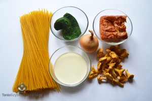 Spaghetti ze szpinakiem, boczkiem i kurkami_01a