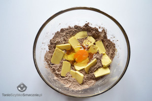 Tarta czekoladowa ze śliwkami_02a