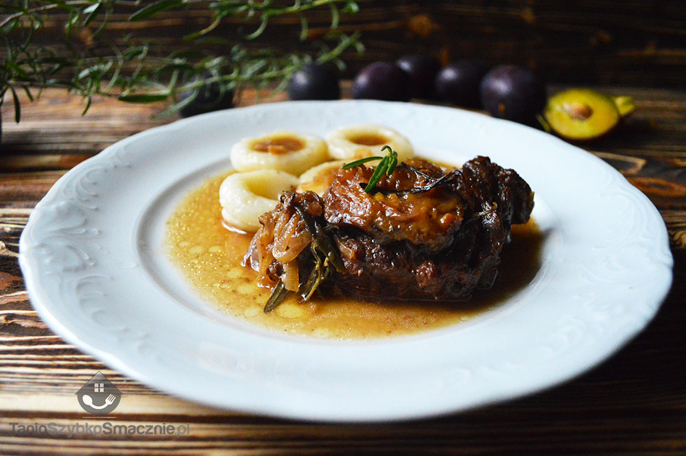 Filet wołowy ze śliwkami i rozmarynem_06a