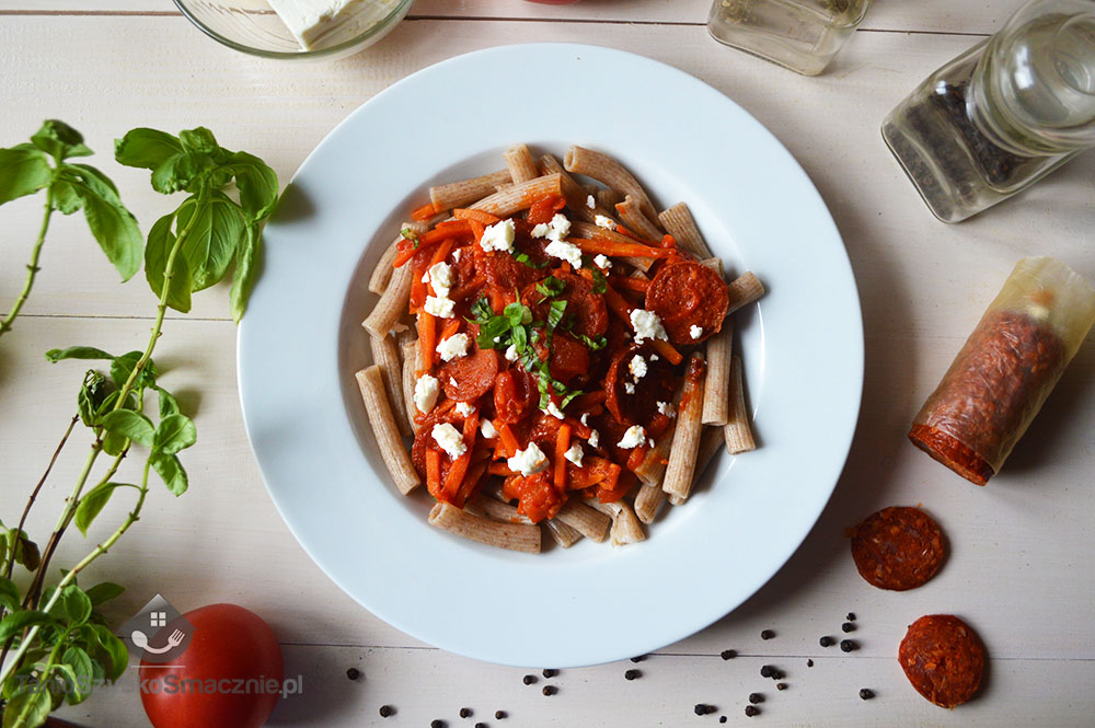 Makaron razowy z chorizo i fetą_03a